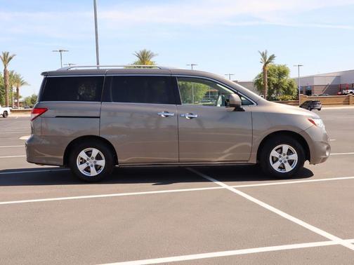 Photo 4 of 47 of 2017 Nissan Quest SV