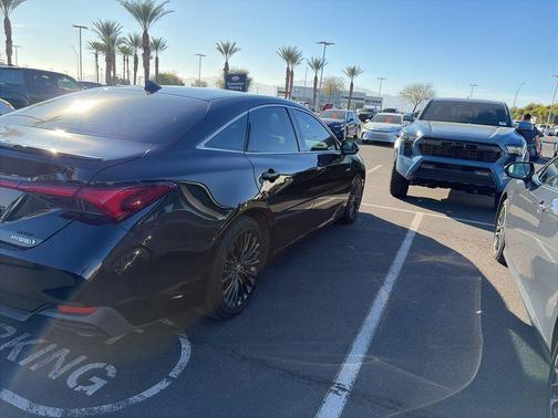 2019 Toyota Avalon Hybrid XLE Plus