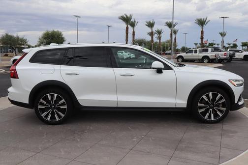 2021 Volvo V60 Cross Country T5