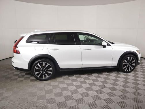 2021 Volvo V60 Cross Country T5