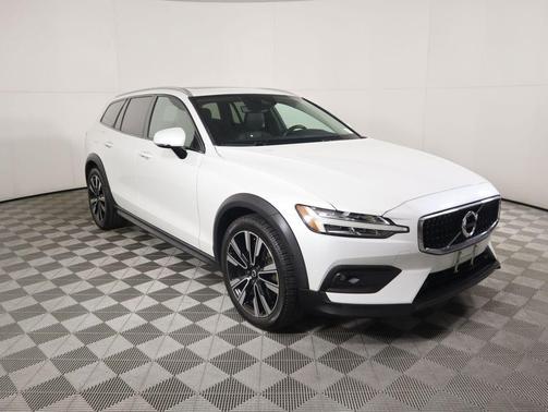 2021 Volvo V60 Cross Country T5