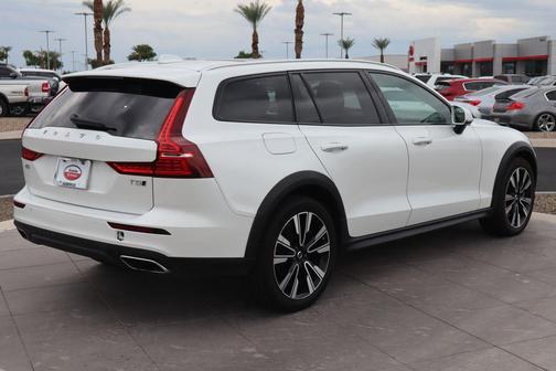 2021 Volvo V60 Cross Country T5