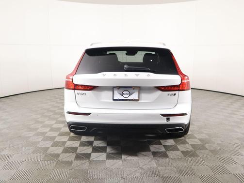 2021 Volvo V60 Cross Country T5