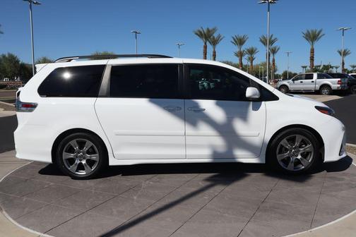 2019 Toyota Sienna SE