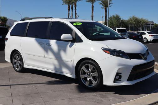 2019 Toyota Sienna SE
