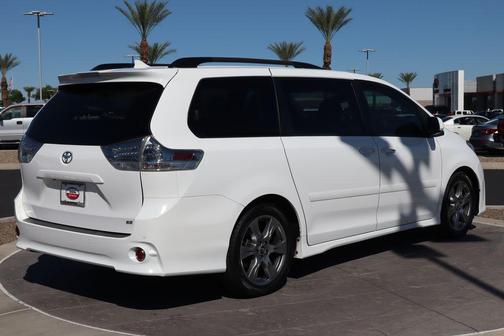 2019 Toyota Sienna SE