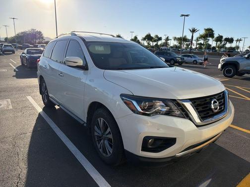 Pearl White 2017 Nissan Pathfinder SV