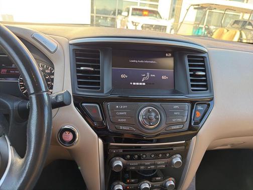 Pearl White 2017 Nissan Pathfinder SV
