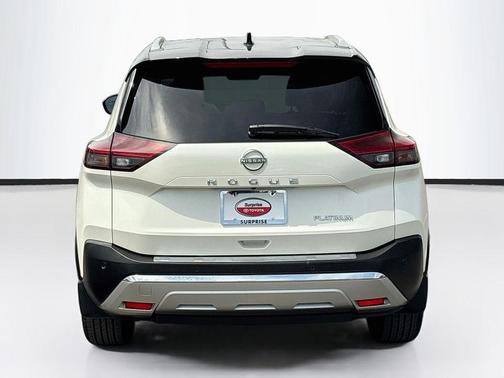 Pearl White Tricoat/Super Black 2022 Nissan Rogue Platinum