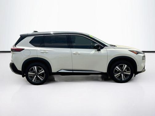 Pearl White Tricoat/Super Black 2022 Nissan Rogue Platinum