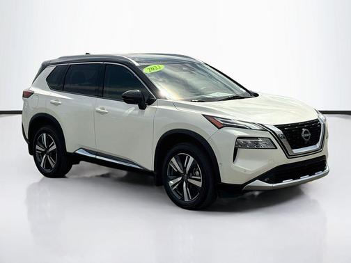 Pearl White Tricoat/Super Black 2022 Nissan Rogue Platinum