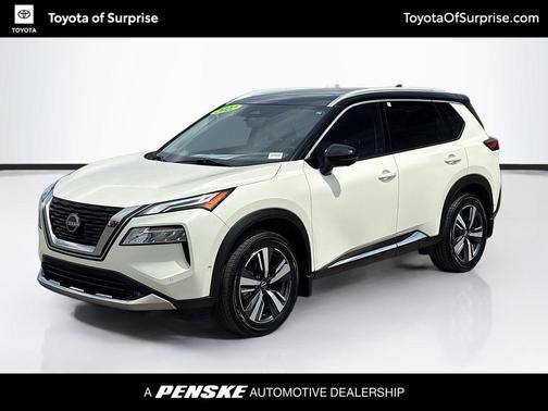Pearl White Tricoat/Super Black 2022 Nissan Rogue Platinum