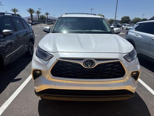 Wind Chill Pearl 2023 Toyota Highlander LE