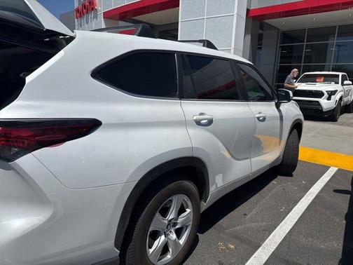 Wind Chill Pearl 2023 Toyota Highlander LE