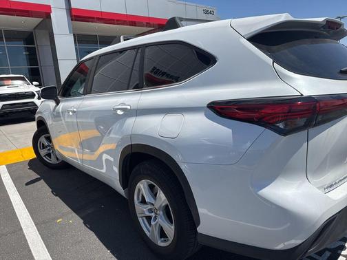 Wind Chill Pearl 2023 Toyota Highlander LE