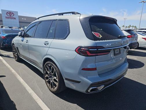 Brooklyn Grey Metallic 2026 BMW X7 xDrive40i