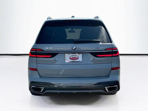 Brooklyn Grey Metallic 2026 BMW X7 xDrive40i