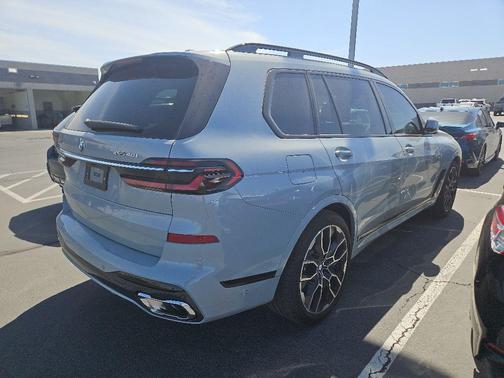 Brooklyn Grey Metallic 2026 BMW X7 xDrive40i