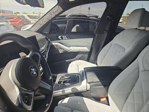 Brooklyn Grey Metallic 2026 BMW X7 xDrive40i