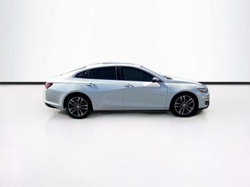 Iridescent Pearl Tricoat 2019 Chevrolet Malibu Premier