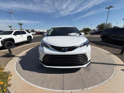 2025 Toyota Sienna XLE