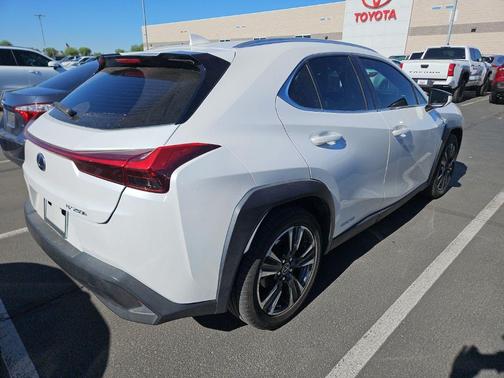 Eminent White Pearl 2020 Lexus UX 250h Base