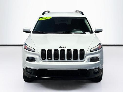 Bright White Clearcoat 2018 Jeep Cherokee Latitude