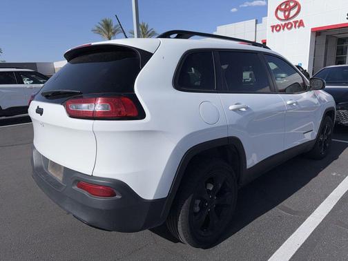 Bright White Clearcoat 2018 Jeep Cherokee Latitude