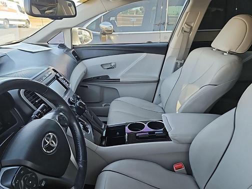 Classic Silver Metallic 2014 Toyota Venza XLE