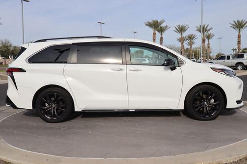 2022 Toyota Sienna XSE 7 Passenger