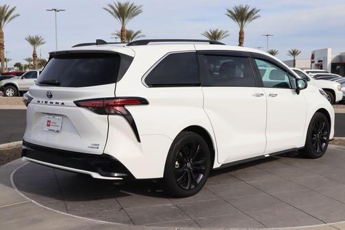 2022 Toyota Sienna XSE 7 Passenger