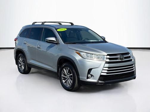 Celestial Silver Metallic 2019 Toyota Highlander XLE