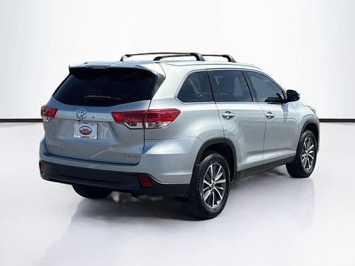 Celestial Silver Metallic 2019 Toyota Highlander XLE