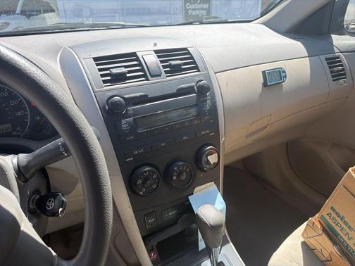 Super White 2009 Toyota Corolla LE