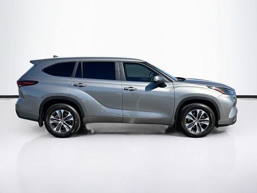 Heavy Metal 2025 Toyota Highlander XLE