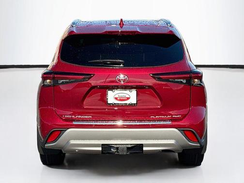 Ruby Flare Pearl 2026 Toyota Highlander Platinum