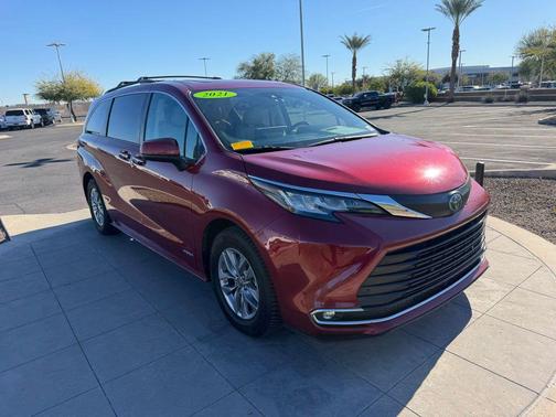2021 Toyota Sienna XLE 8 Passenger