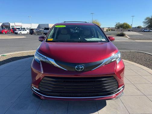 2021 Toyota Sienna XLE 8 Passenger