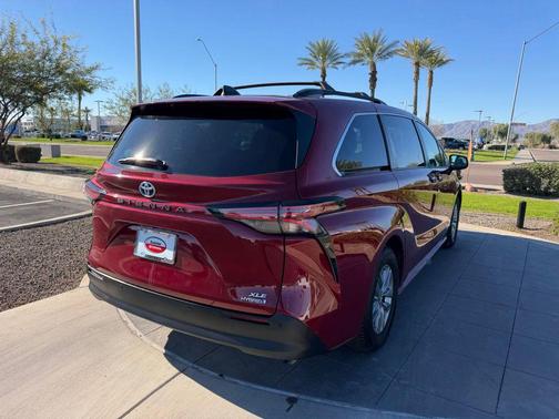 2021 Toyota Sienna XLE 8 Passenger