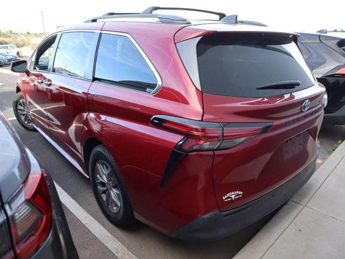 2021 Toyota Sienna XLE 8 Passenger