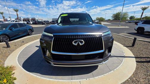 2025 INFINITI QX80 Luxe