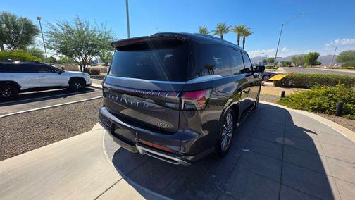 2025 INFINITI QX80 Luxe
