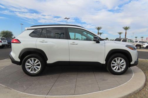 2025 Toyota Corolla Cross LE