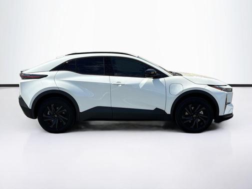 Wind Chill Pearl 2026 Toyota C-HR SE