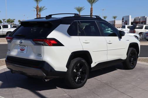 2020 Toyota RAV4 Hybrid SE
