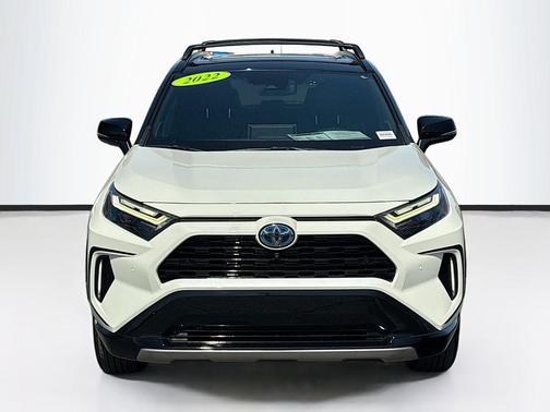 Blizzard Pearl/Midnight Black Metallic 2022 Toyota RAV4 Hybrid SE