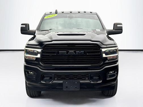 Diamond Black Crystal Pearlcoat 2024 RAM 2500 Laramie Crew Cab 4x4 6'4' Box