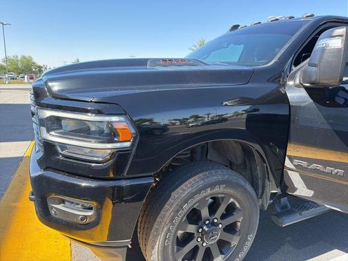 Diamond Black Crystal Pearlcoat 2024 RAM 2500 Laramie Crew Cab 4x4 6'4' Box