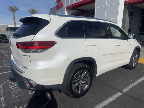 2019 Toyota Highlander Hybrid Platinum