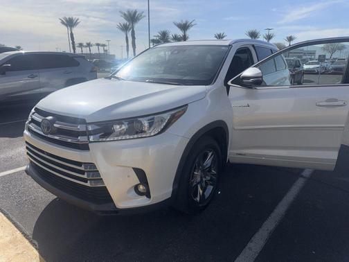 2019 Toyota Highlander Hybrid Platinum